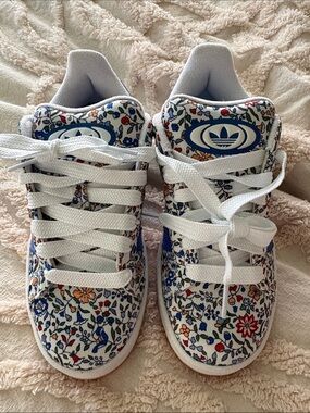 adidas Liberty London Kids White Floral Print Sneakers with Blue Trefoil